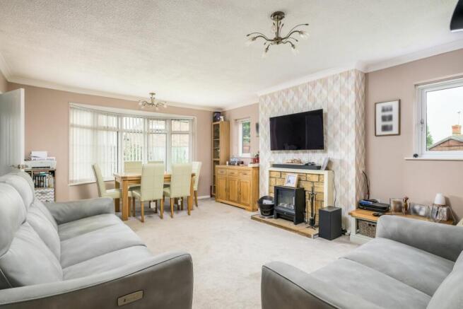 Lounge/ Dining Room