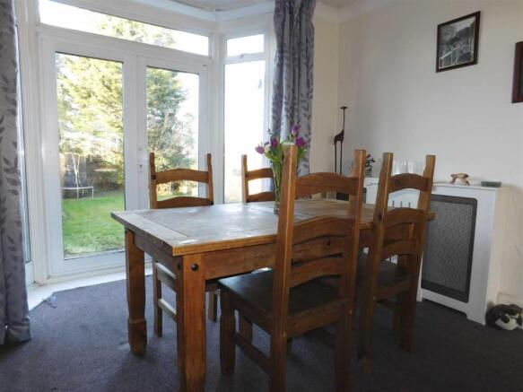 LIVING / DINING ROOM