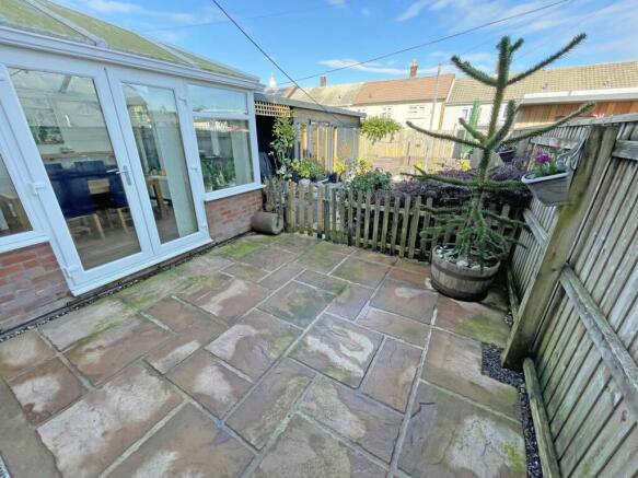 Inchkeith Road 29 Garden 1.jpg