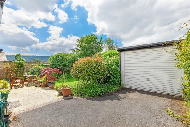 Garage & Garden