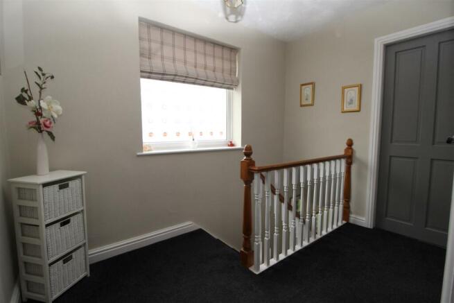 FIRST FLOOR LANDING