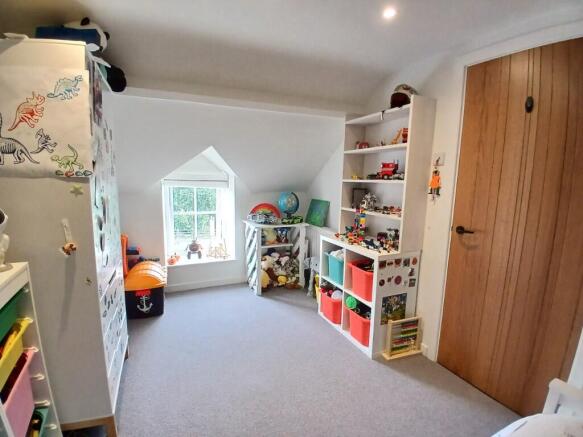 BEDROOM 2