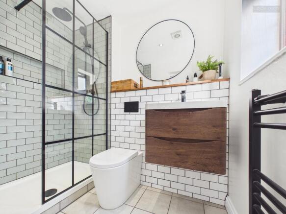 En-Suite To Master Bedroom