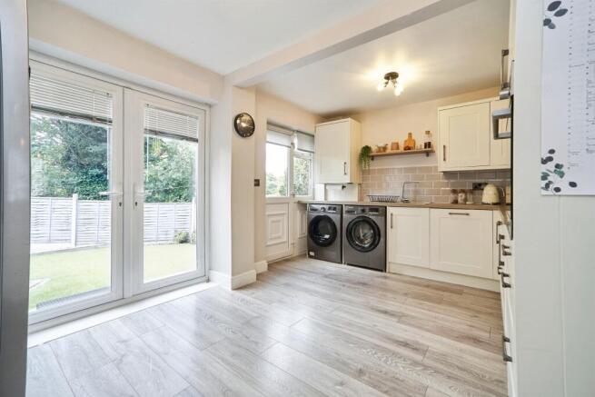 3 bed Semi-Detached for sale Image 7