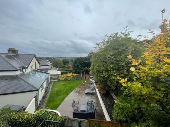 2 bed Flat to rent Image 11