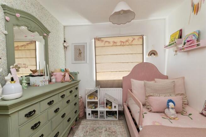 3 bed Terraced for sale Image 11