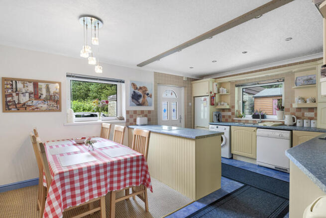 3 bed House for sale Image 4