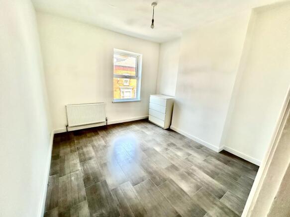 3 bed House to rent Image 5