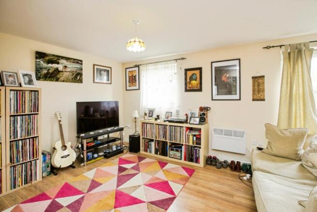 2 bed Flat for sale Image 9