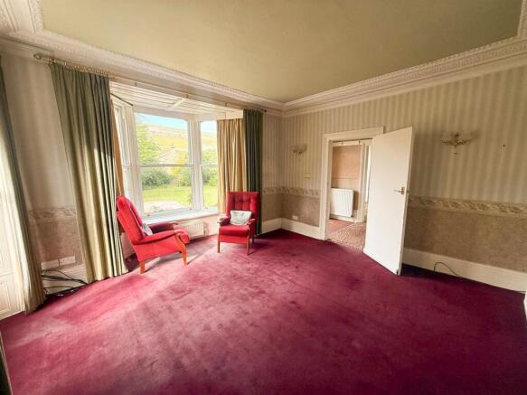 6 bed Semi-Detached for sale Image 9