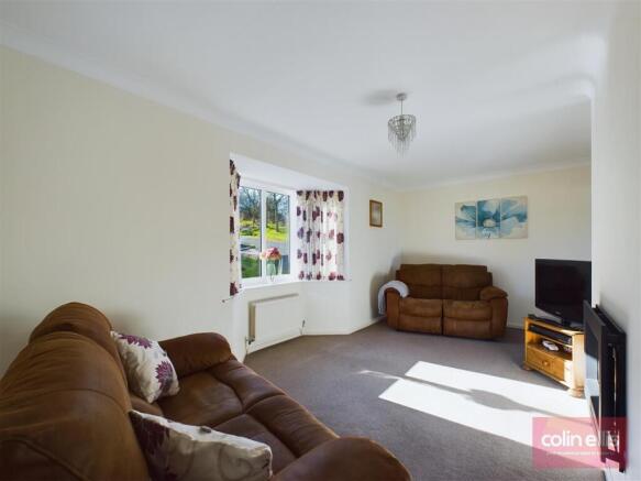 2 bed Detached Bungalow for sale Image 4