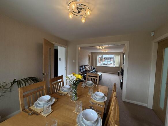 5 bed Detached for sale Image 9