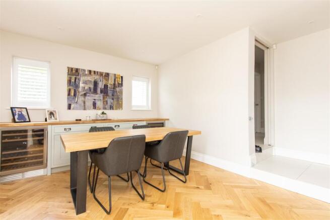 Lounge/Dining Room