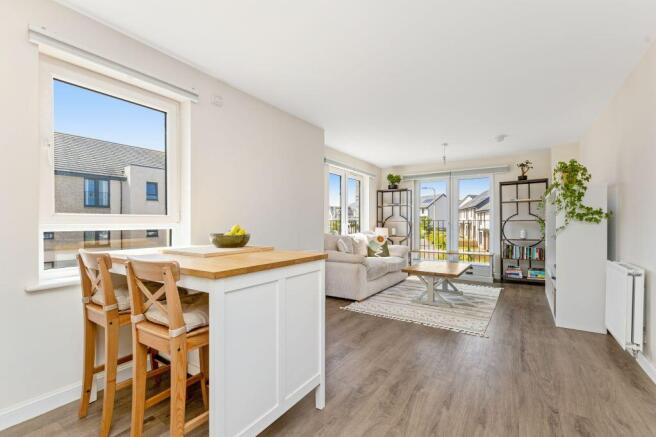 2 (flat 4) Bowbridge Crescent, Mortonhall, Edinburgh, EH17 8UX photo 4