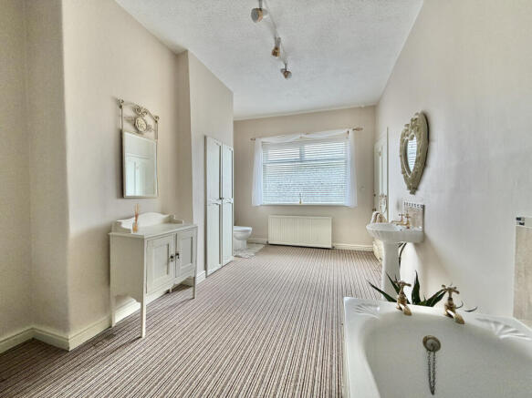 4 bed Terraced for sale Image 10