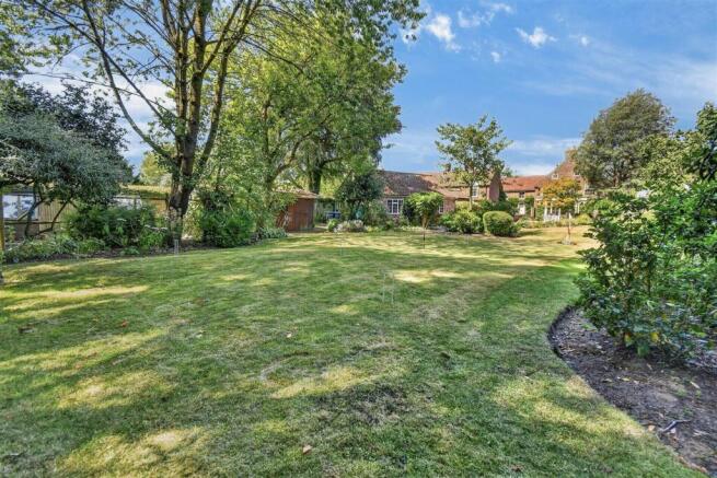 4 bed Detached for sale Image 10