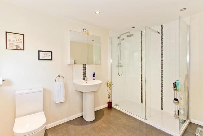 ensuite.jpg