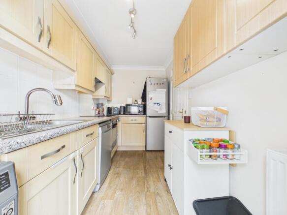 3 bed Semi-Detached for sale Image 6