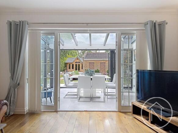 5 bed Detached for sale Image 4