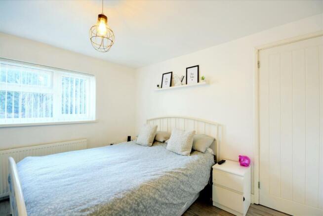 Bedroom 1_2.jpeg