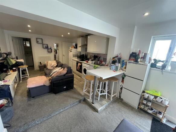 Lounge/Kitchen