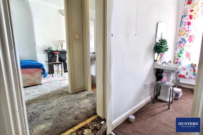 2 bed Terraced to rent Image 12