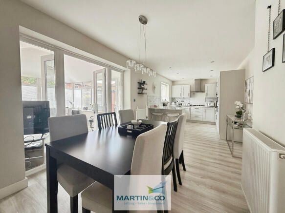 5 bed Detached for sale Image 10