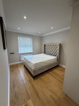 2 bed Apartment to rent Image 8