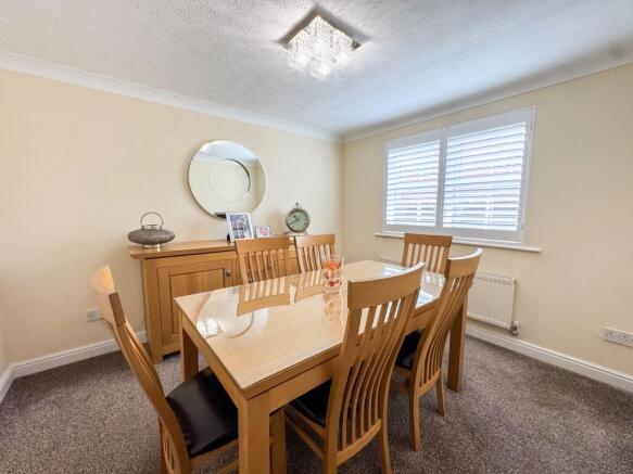 4 bed Detached for sale Image 10