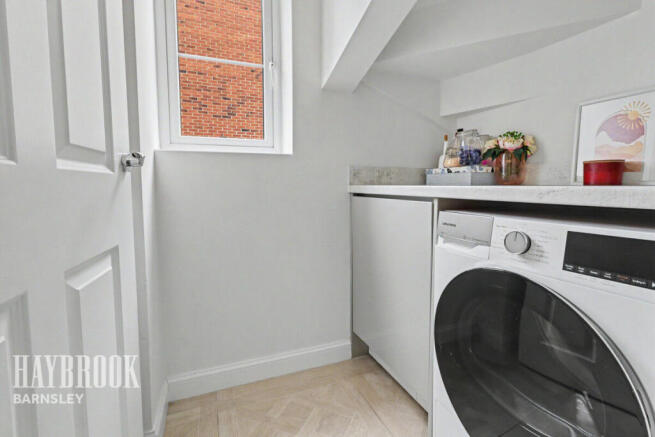 4 bed Detached for sale Image 11