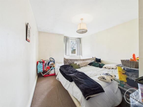2 bed Flat to rent Image 6