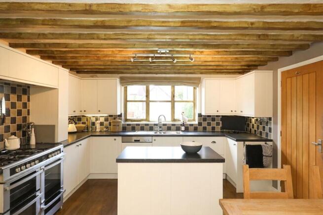 4 bed Semi-Detached for sale Image 5