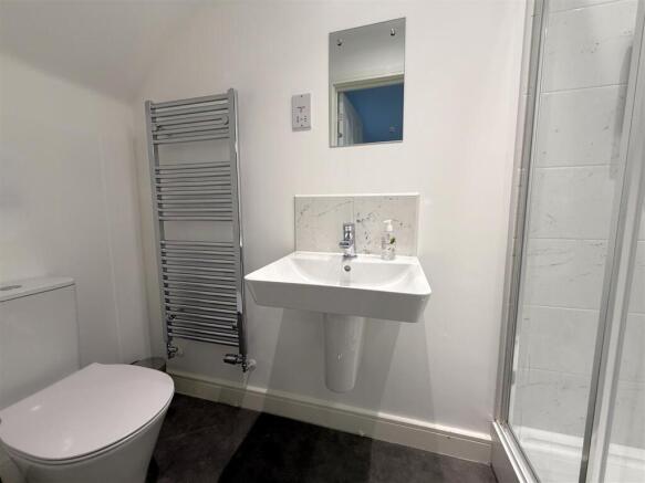 Bed 2 En-Suite.JPG