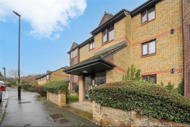 Flat 11, Castle Court - 1qBMfDIWVPtuvSwPfnwn.jpg