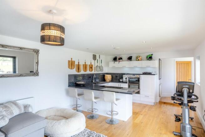 8594142-interior29.jpg