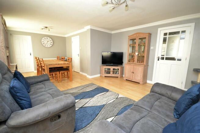 Lounge/ dining area