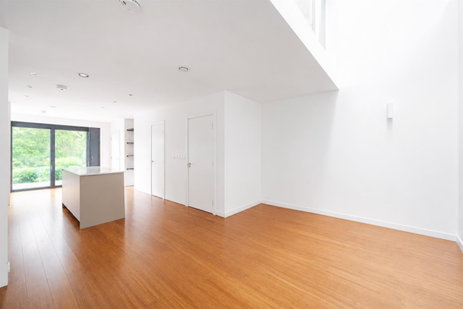 4 bed Town House to rent Image 4