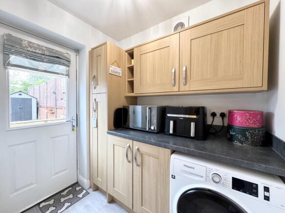5 bed Detached for sale Image 9