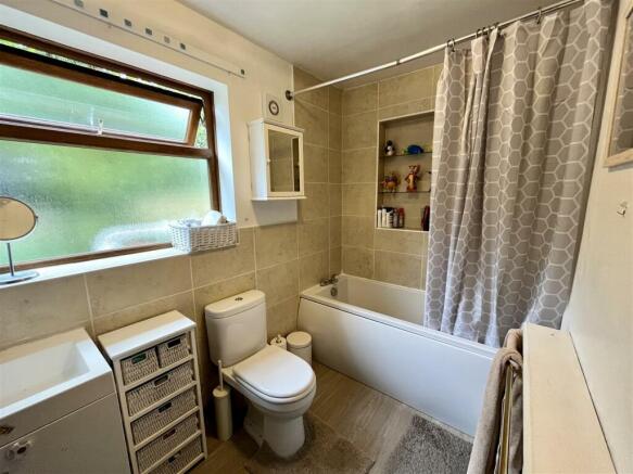 BATHROOM/W.C