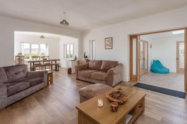 5 bed Detached for sale Image 5
