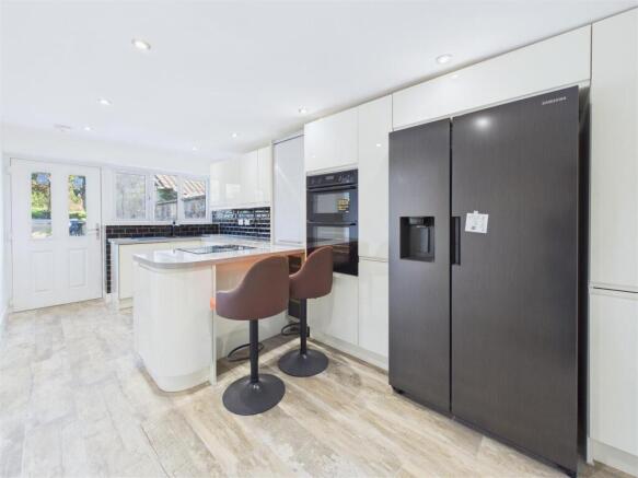 2 bed Detached for sale Image 4