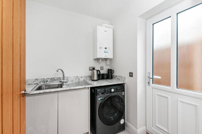 4 bed Detached for sale Image 8