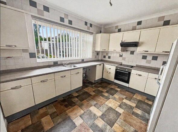 3 bed Semi-Detached to rent Image 4