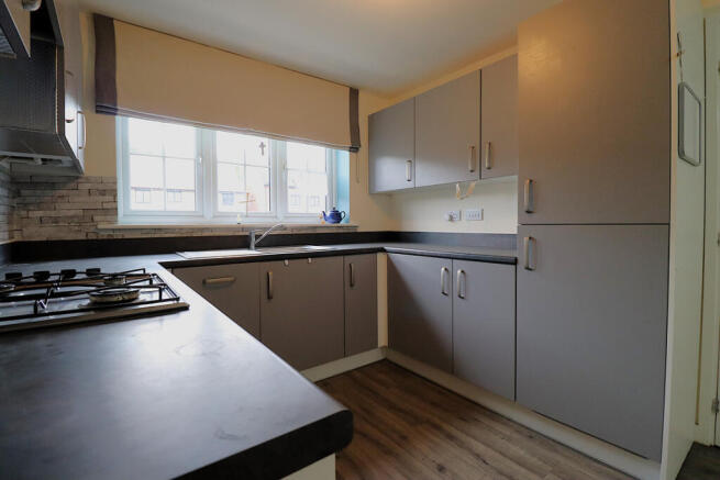 3 bed Semi-Detached for sale Image 6