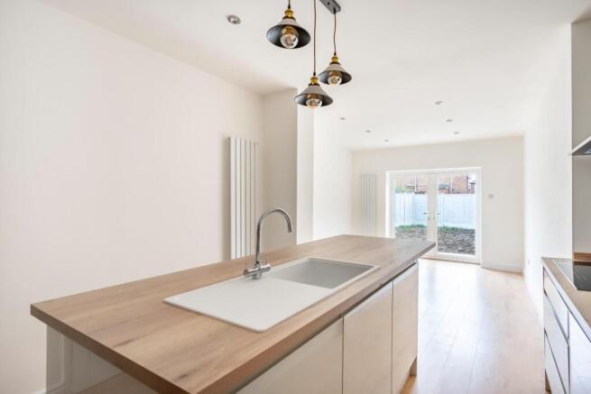 5 bed Semi-Detached for sale Image 7