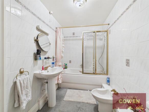 2 bed Flat for sale Image 8