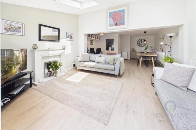 Lounge/Dining Room