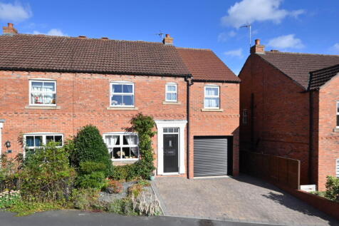 Lark Hill Drive, Ripon, HG4 2HS