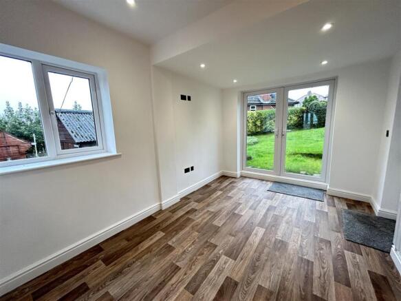 3 bed Semi-Detached to rent Image 7