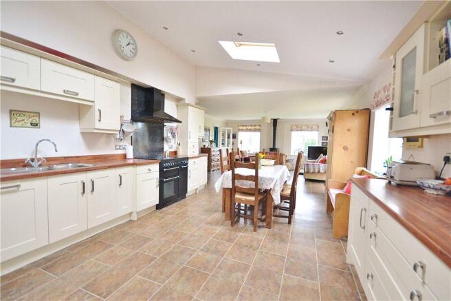 Kitchen & Dining Roo